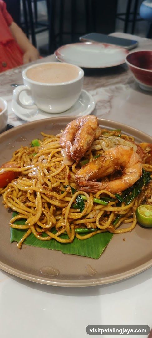 Shrimp Fried Noodles with Coffee