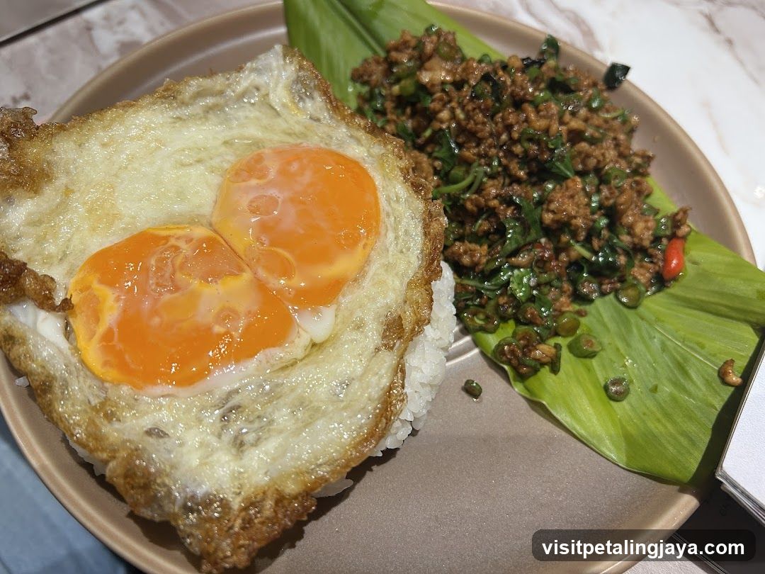 Fried Egg with Minced Meat Rice