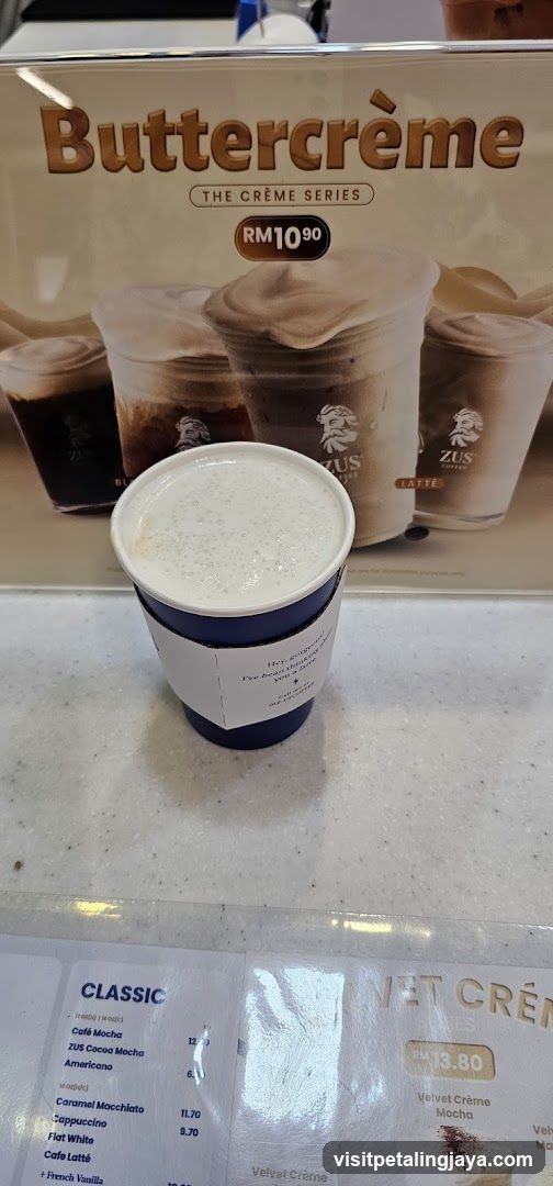Buttercrème Coffee Cup with Menu Display