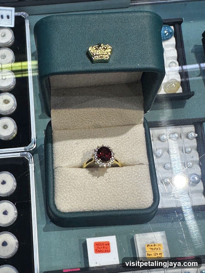 Jewelry Display Case with Ring