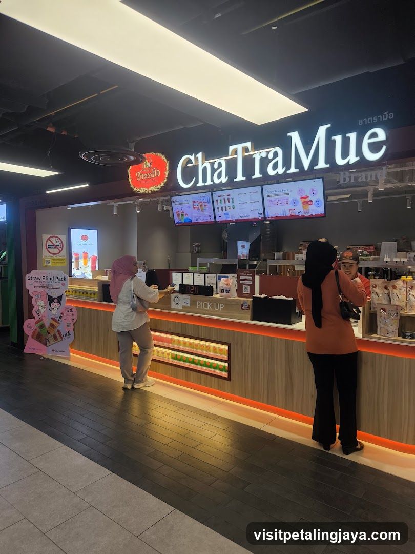 ChaTraMue Counter Interior