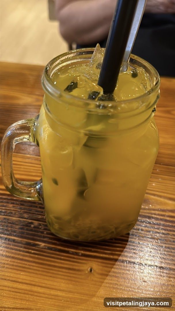 Iced Lemonade in Mason Jar