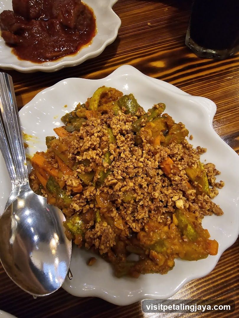 Vegetable Stir Fry with Minced Meat Topping