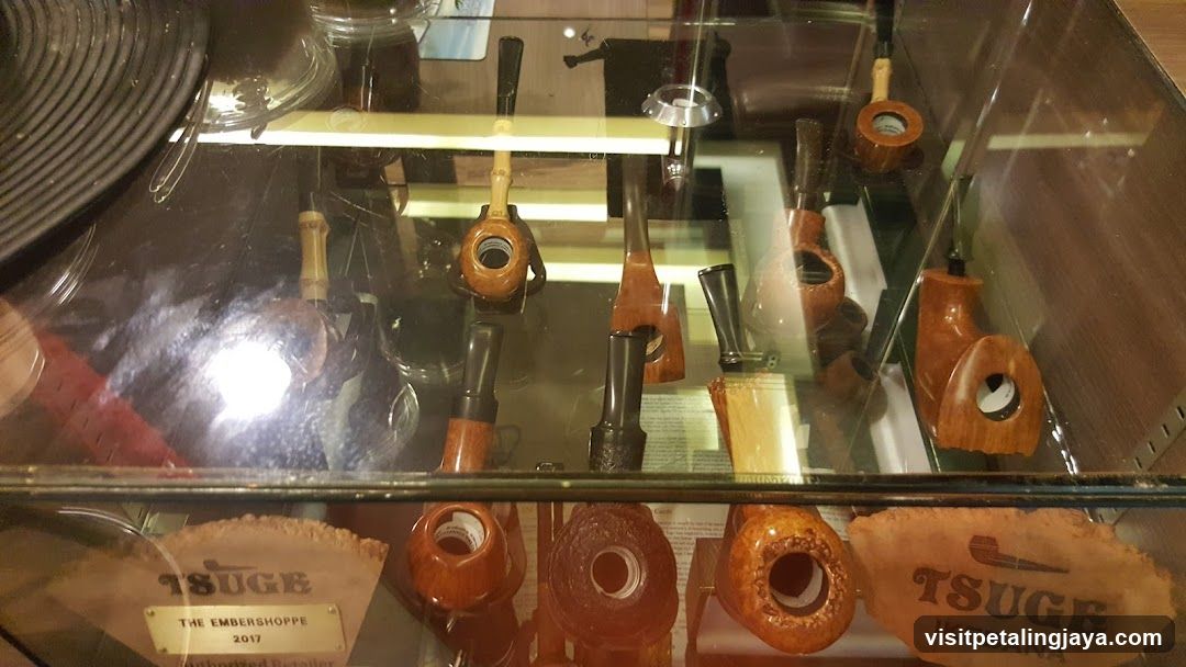 Pipe Display Case