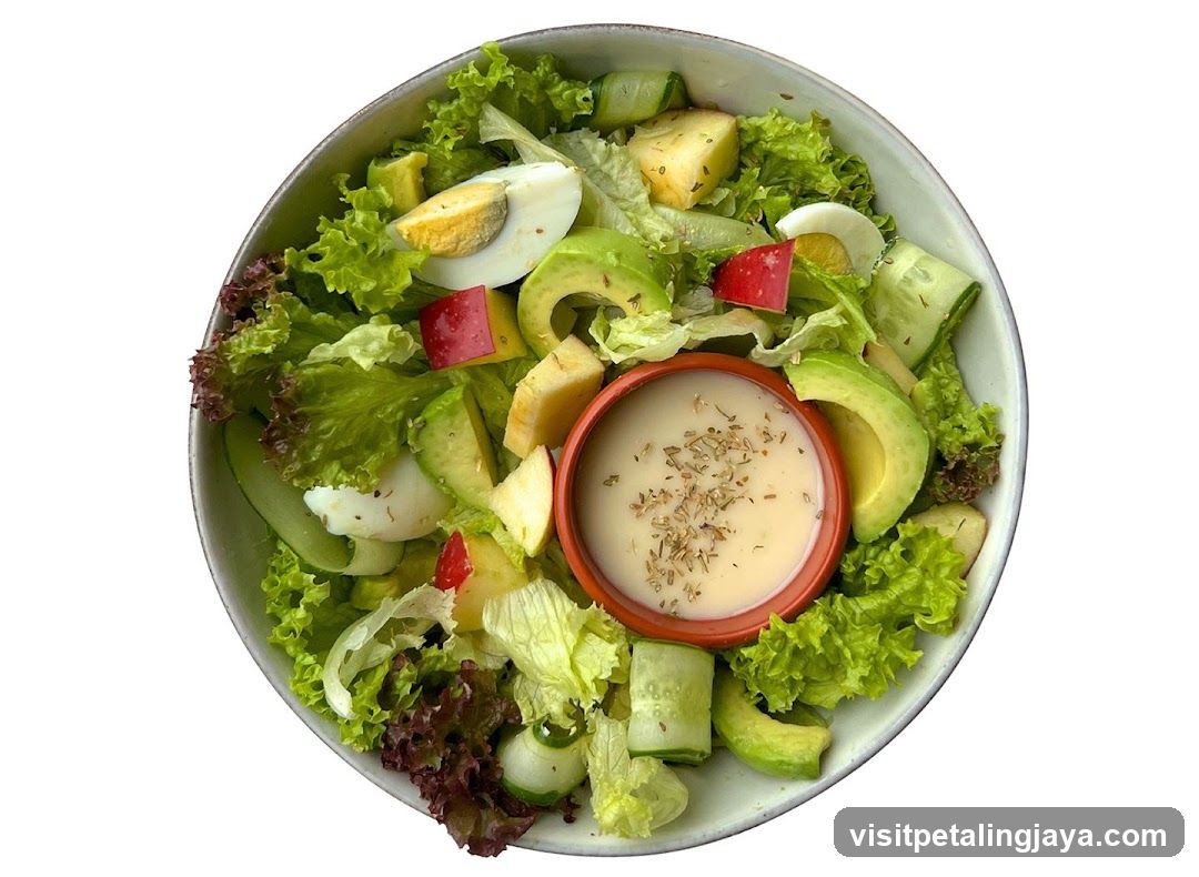 Salad Bowl with Dressing