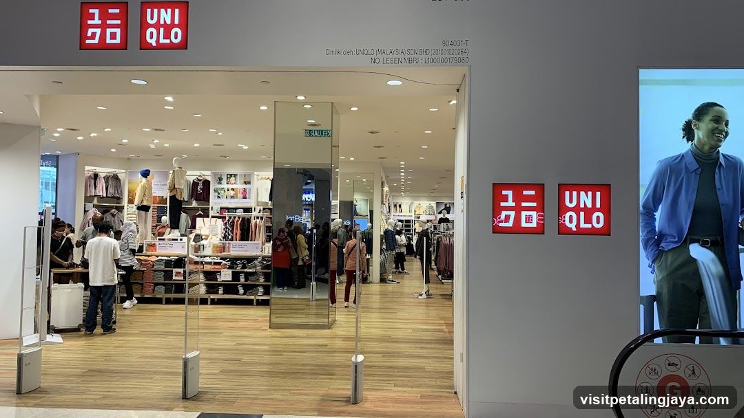 UNIQLO The Curve
