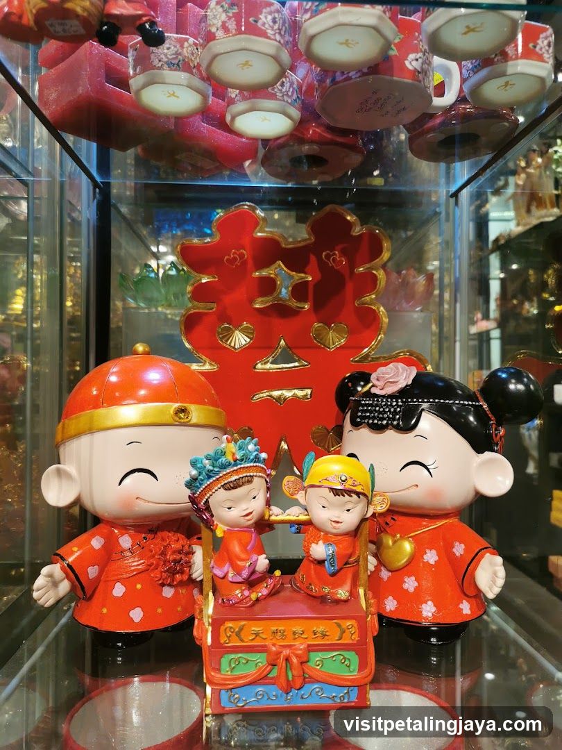 Chinese Wedding Couple Figurines Display