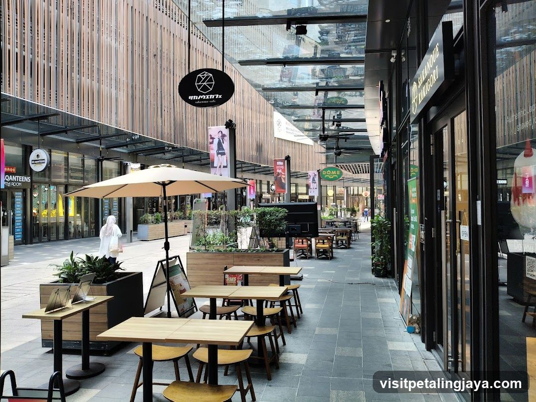 Outdoor Dining Area in Shopping Mall Corridor
