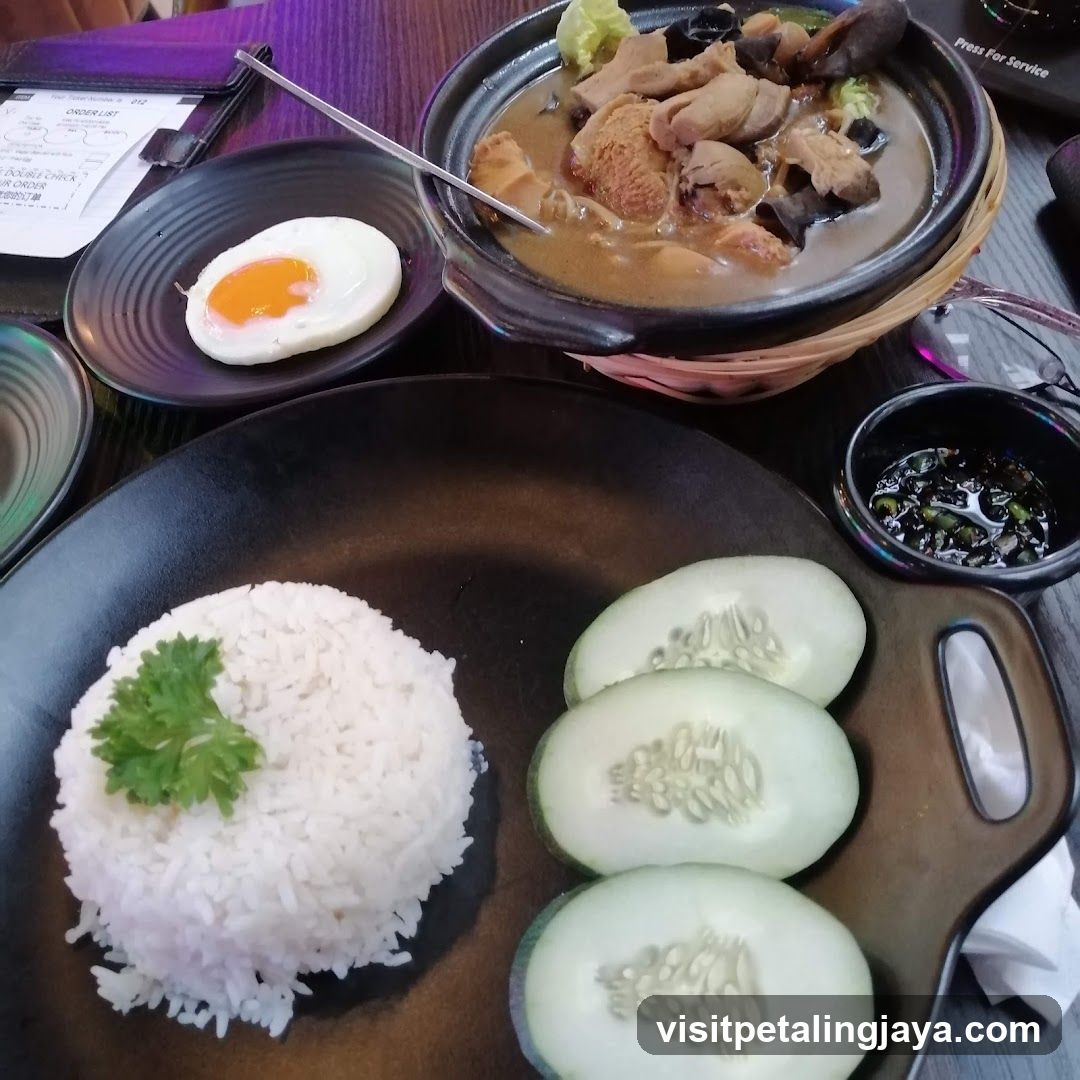 Clay Pot Curry with Rice and Egg