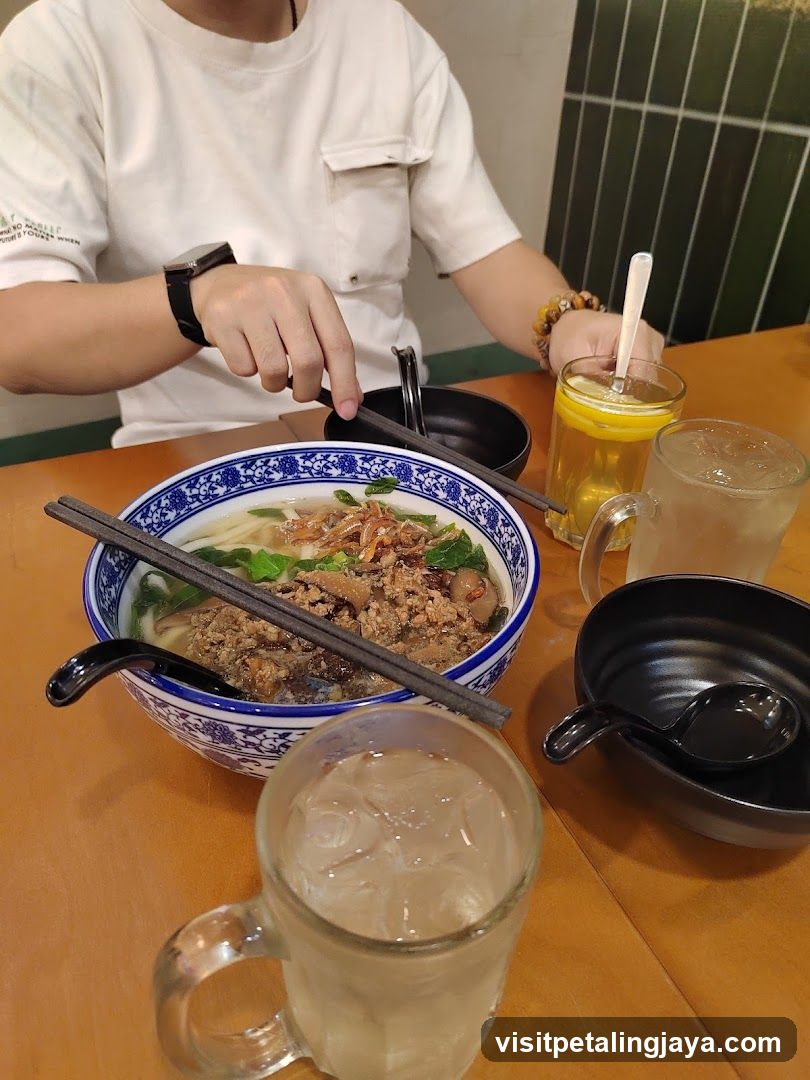 Noodle Bowl with Drinks