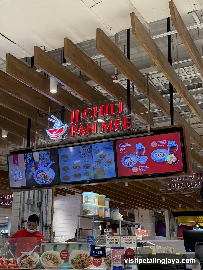 JJ CHILI PAN MEE Interior View
