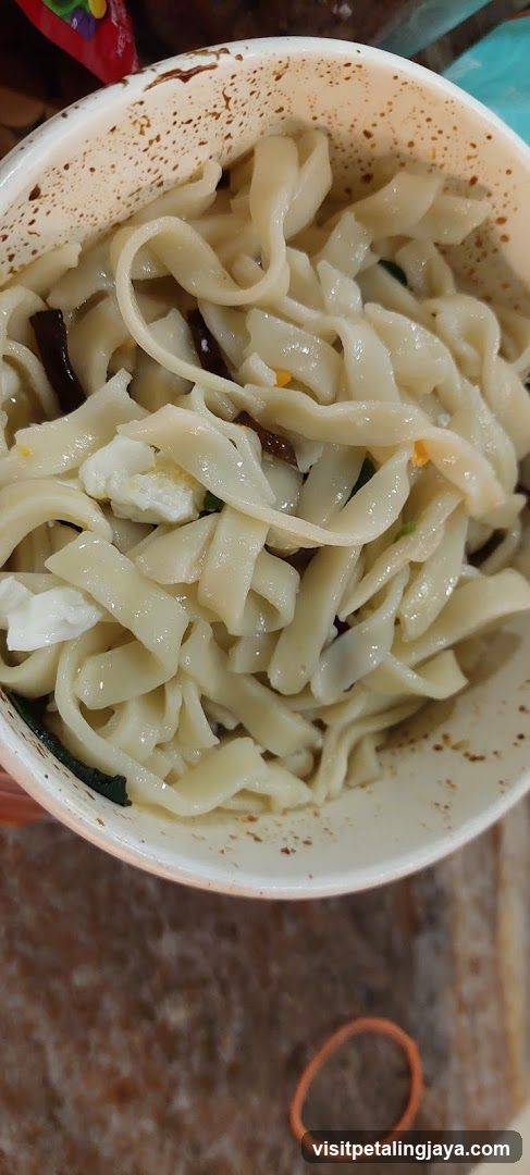 Bowl of Noodles with Egg and Vegetables