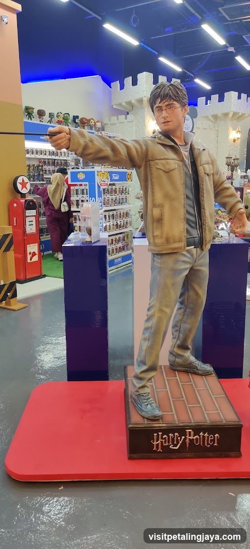 Harry Potter Statue Display