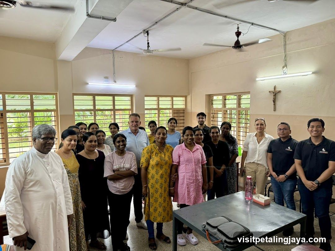 Group photo in a room with windows and ceiling fans