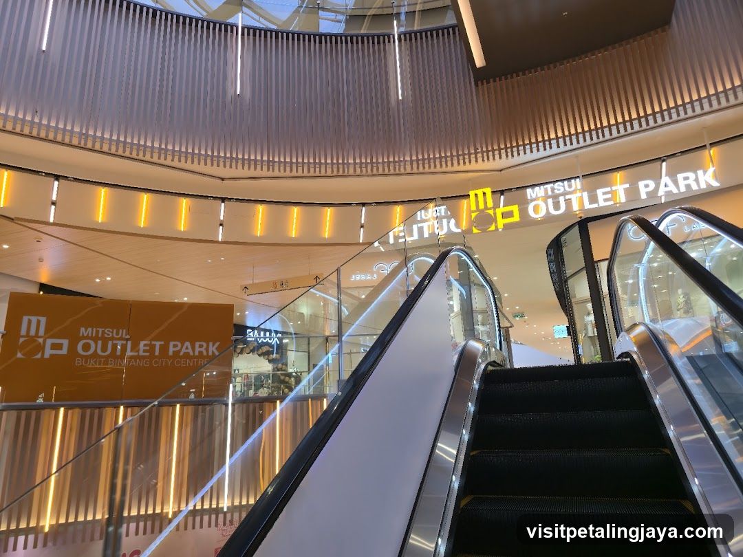 Mitsui Outlet Park Interior