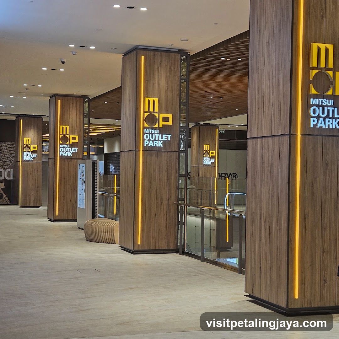 Mitsui Outlet Park Interior