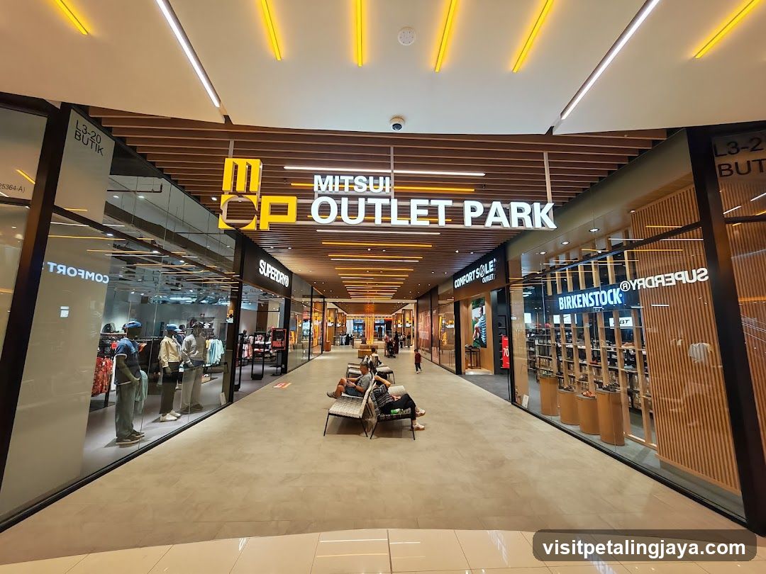 Mitsui Outlet Park Interior View
