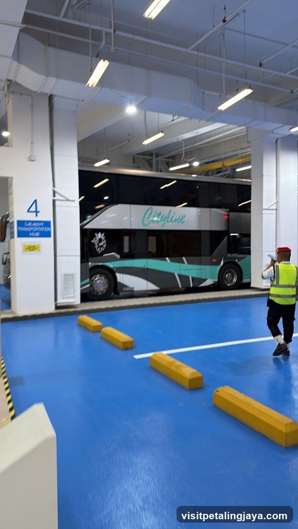 Cityline Bus at Transport Hub