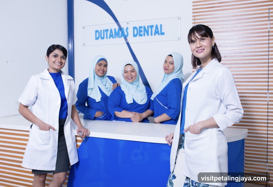 Dutamas Dental Staff Group Photo