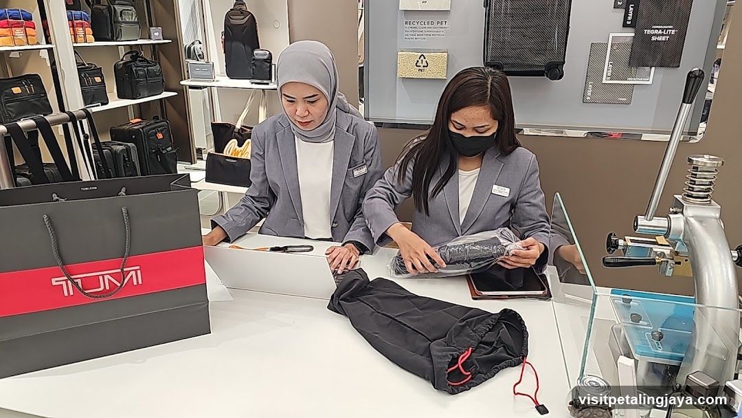 Tumi Store Interior
