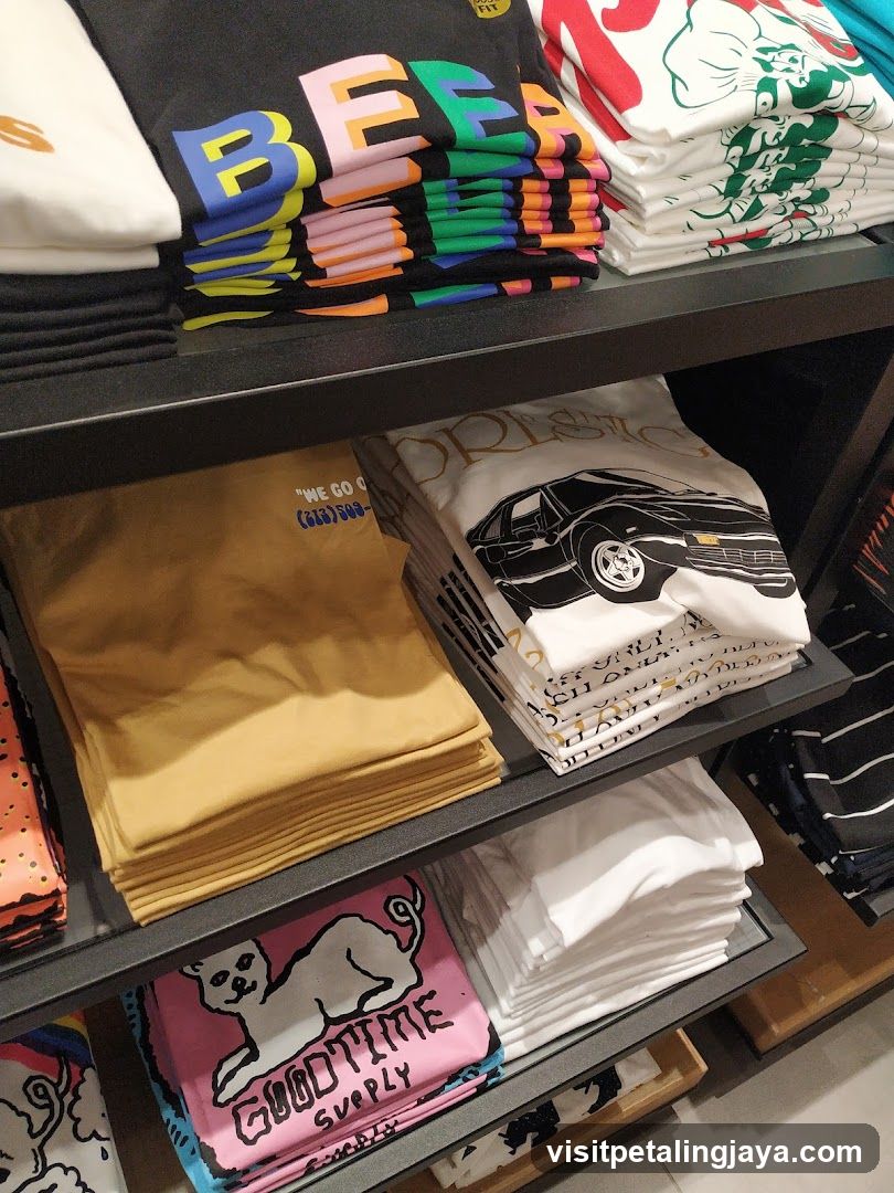 T-shirt Display Shelf