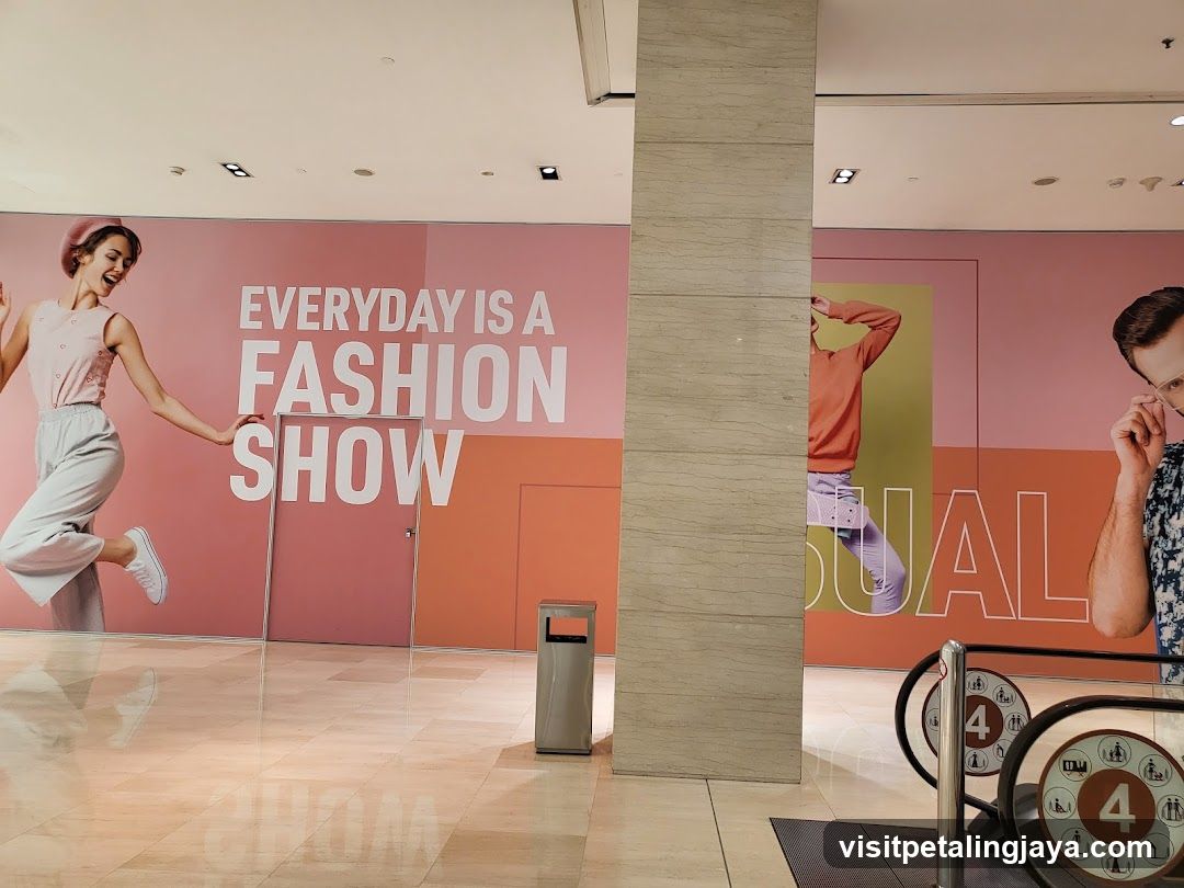 Fashion Show Ad in Mall