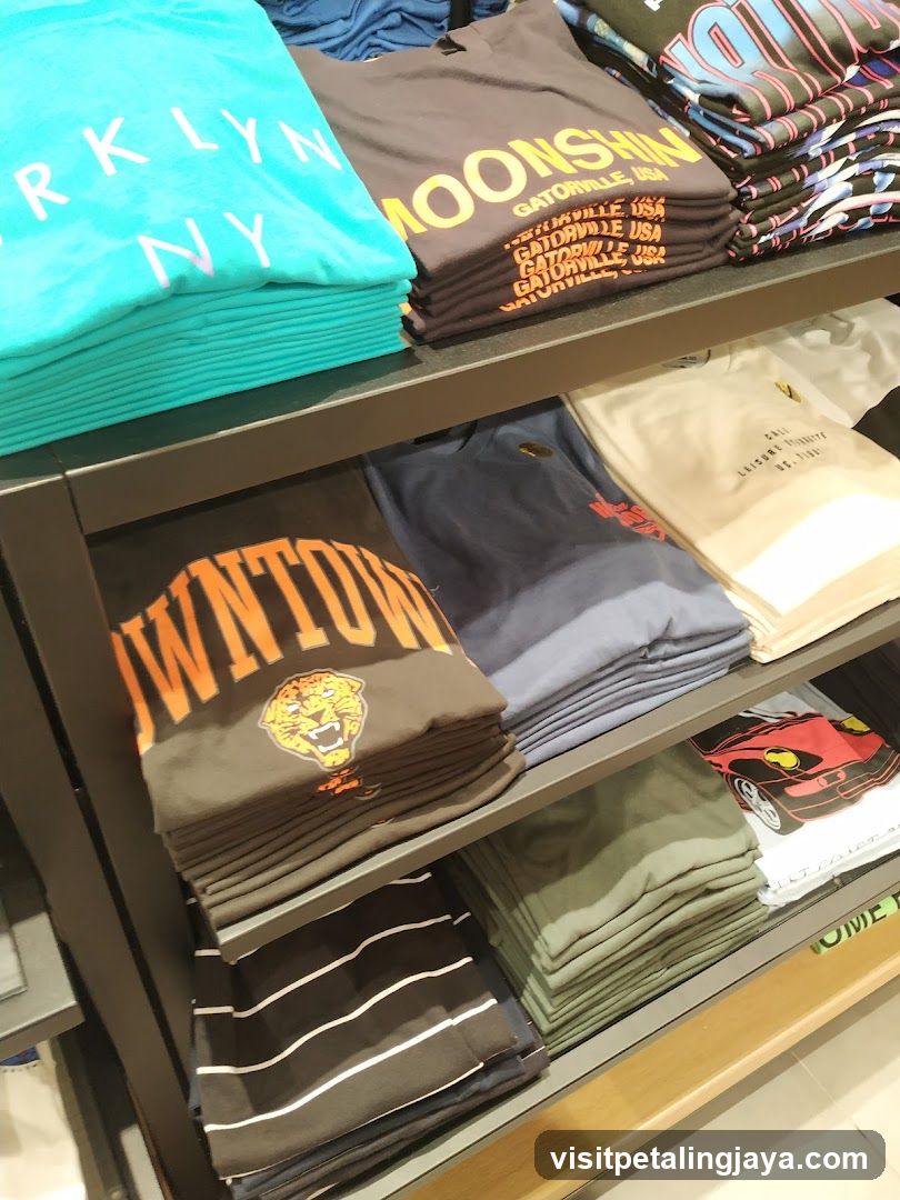 T-shirt Display Shelf