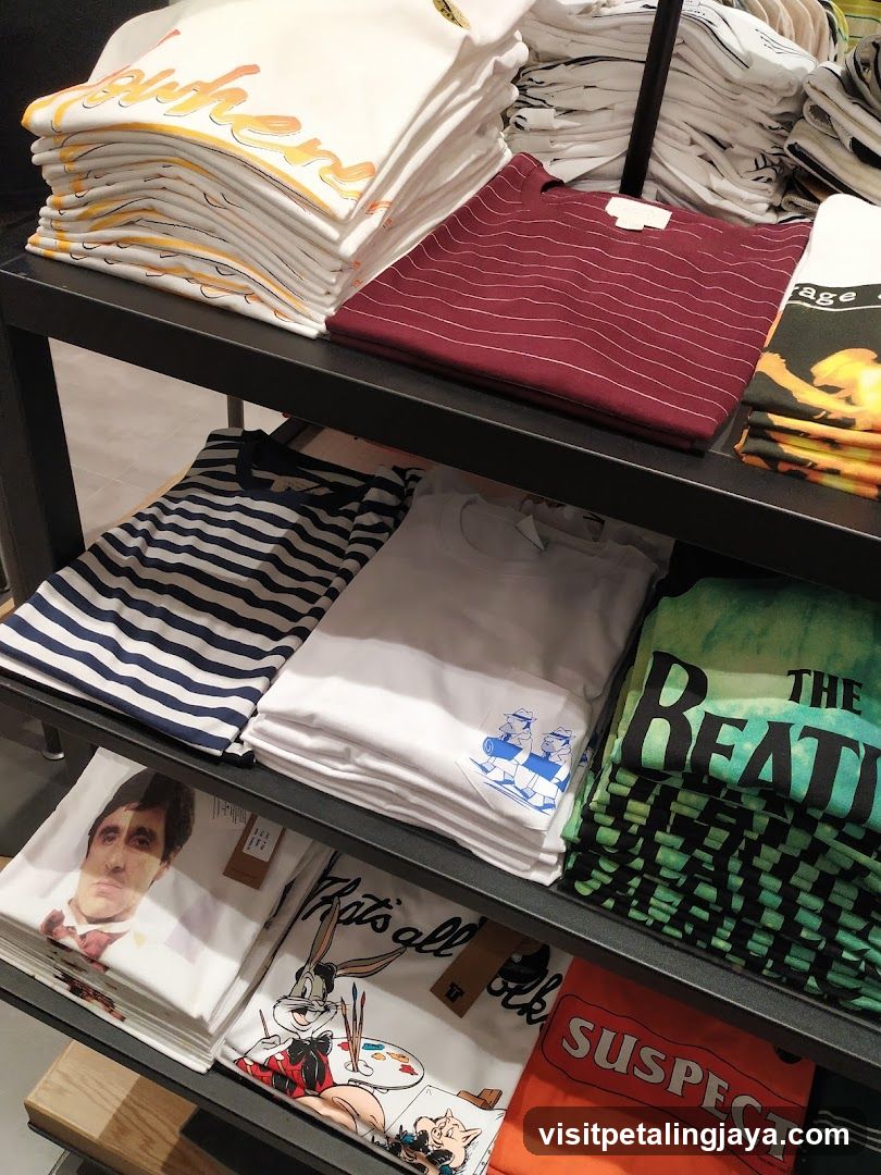 T-Shirt Display Shelf