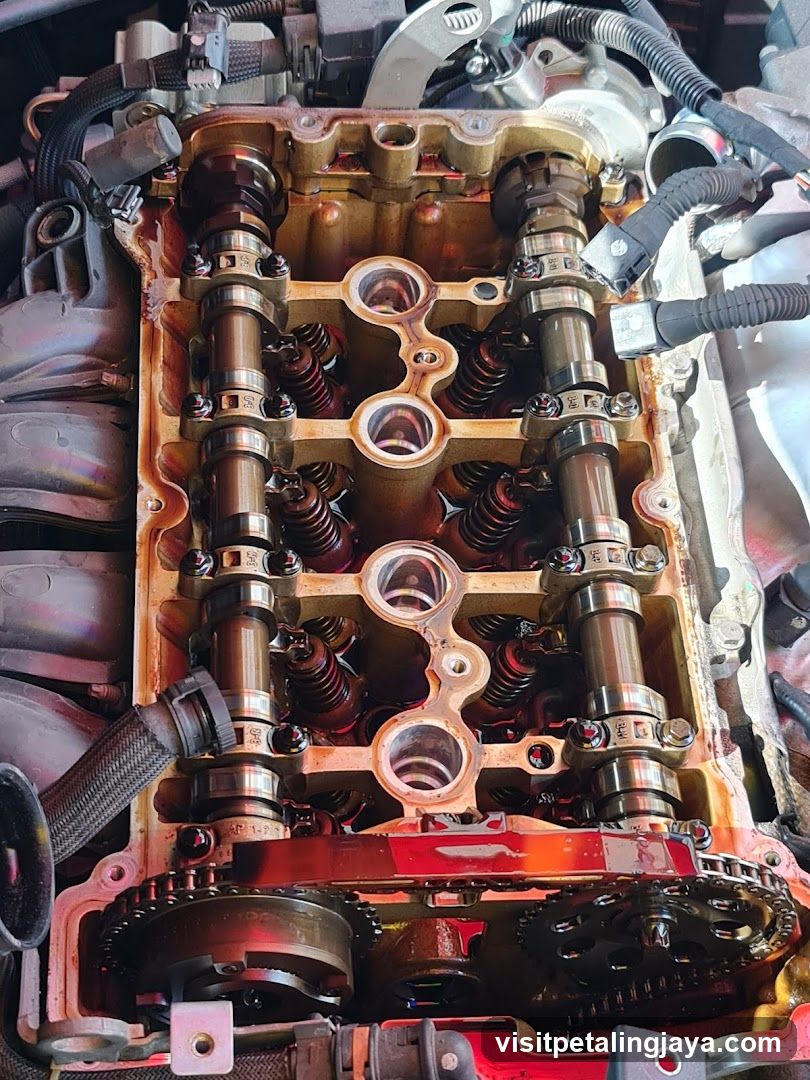 Engine Cylinder Head Assembly