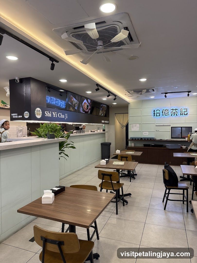 Shi Yi Cha Ji Interior