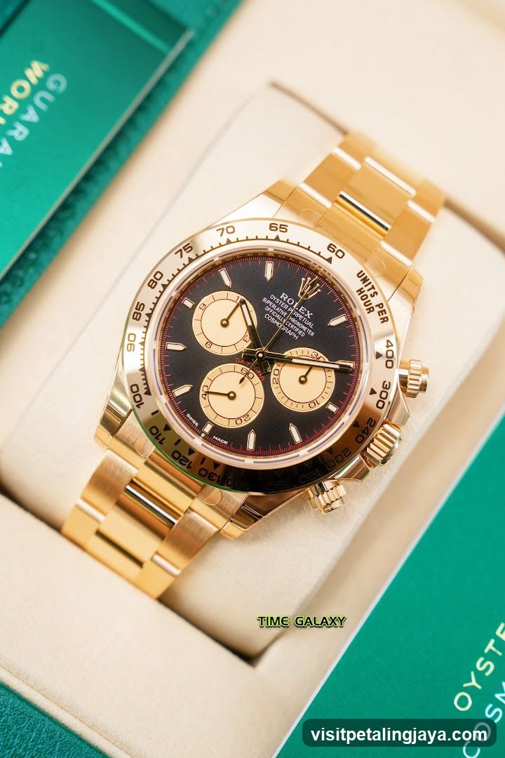 Rolex Cosmograph Daytona Watch in Gold