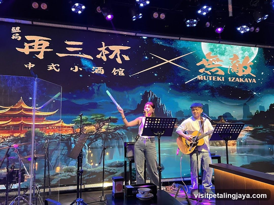 Muteki Izakaya Live Performance