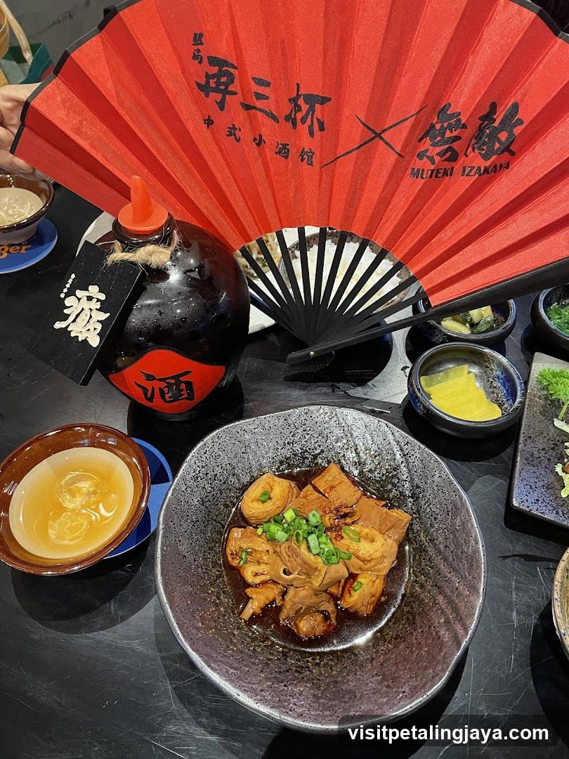 Chinese Cuisine Table Setting