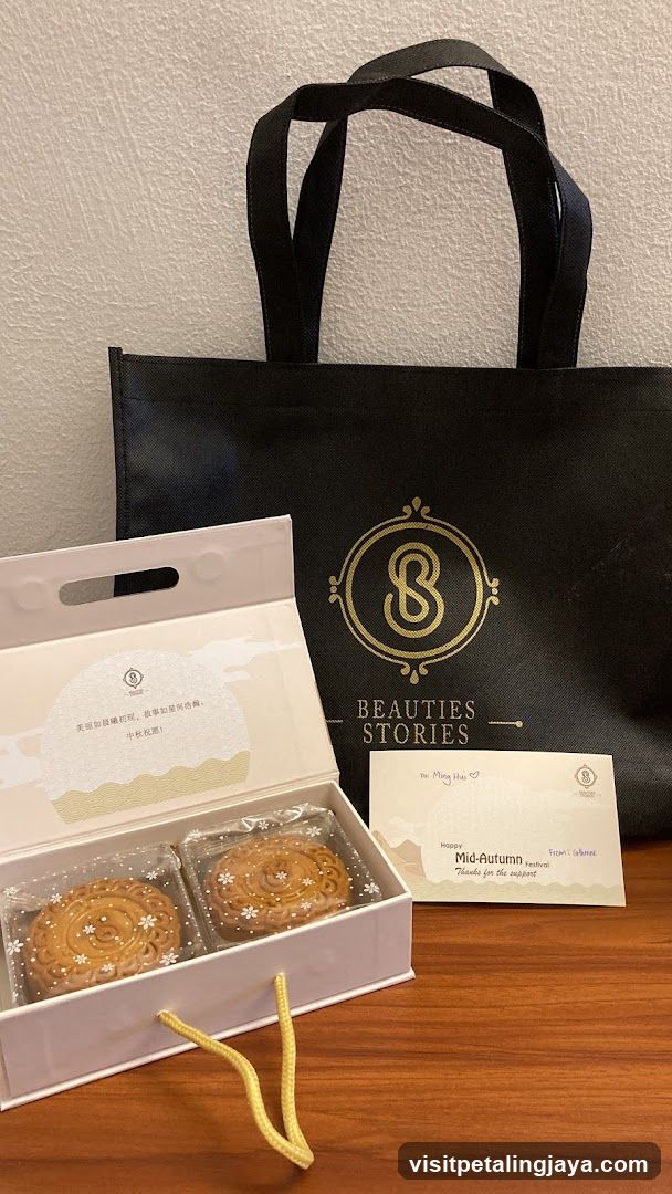 Mid-Autumn Mooncakes and Gift Bag
