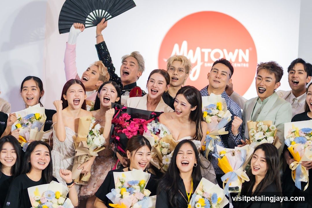 Group photo with flowers and MyTown sign