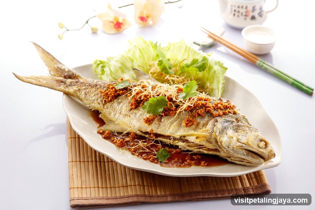 Fried Fish with Garlic Sauce