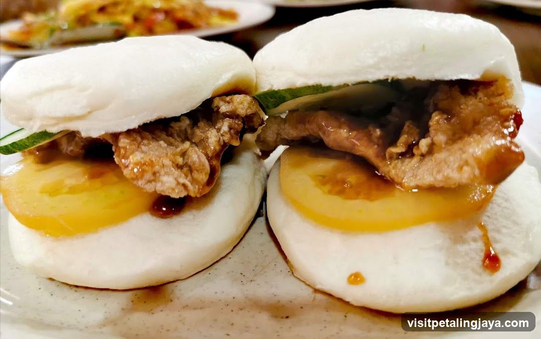 Steamed Buns with Filling