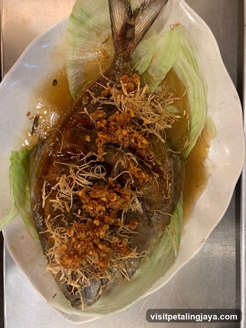 Steamed Fish with Garlic and Lettuce