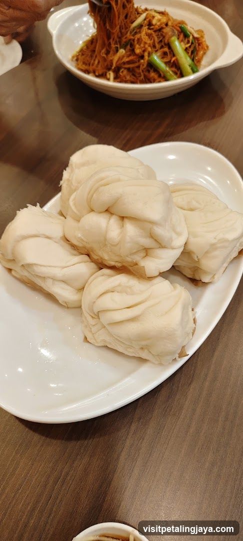 Steamed Buns and Stir-fried Noodles