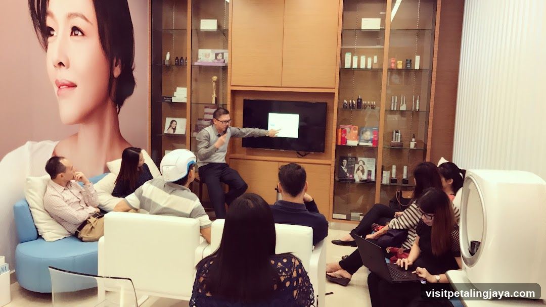 Beauty Salon Interior Meeting