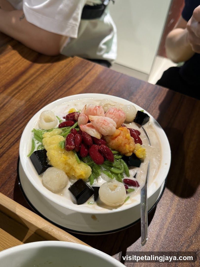 Dessert Bowl with Shrimp and Tofu Pudding