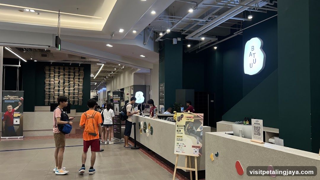 Pinch Cafe (Next to Batuu Climbing)