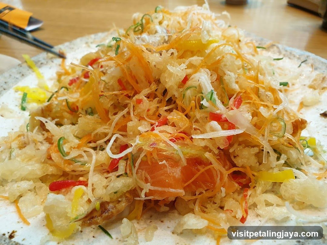 Salad with shredded toppings