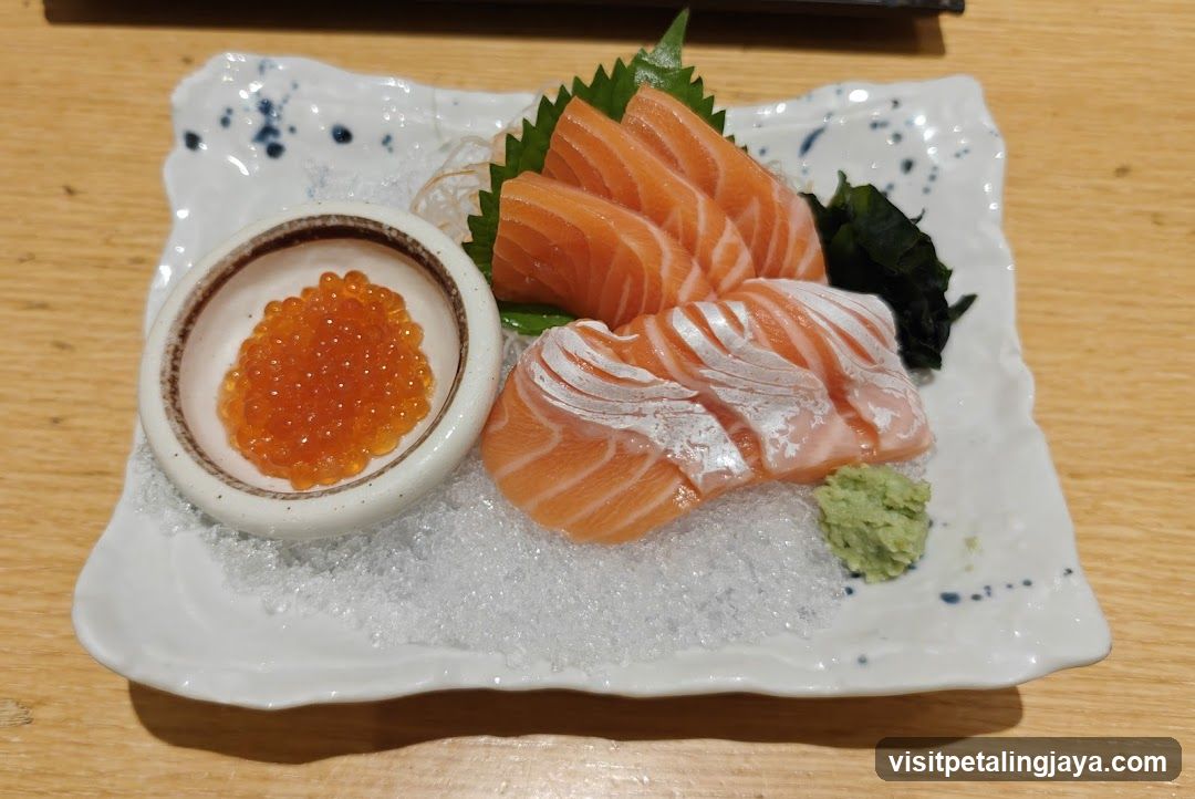 Sashimi Platter with Salmon and Roe
