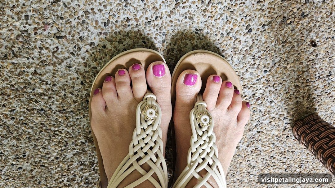 Footwear on textured floor