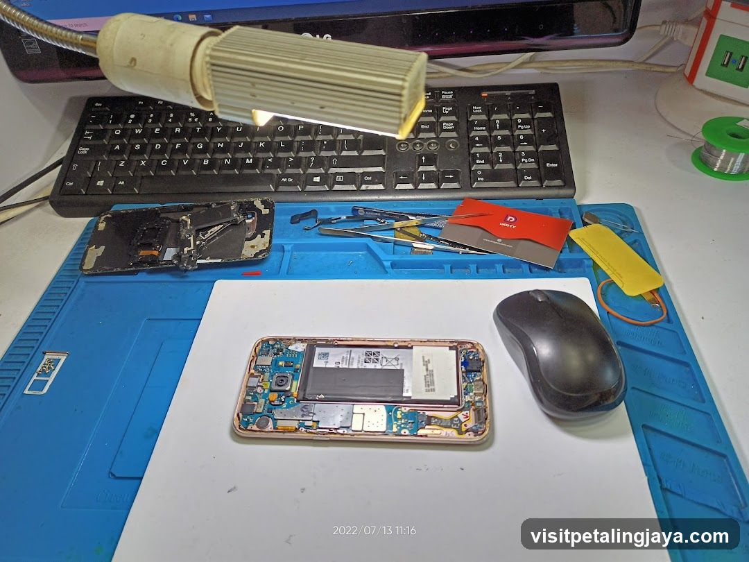 Phone Repair Workbench