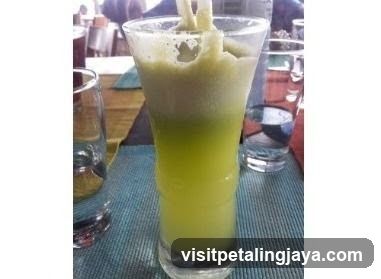 Green Smoothie in Glass