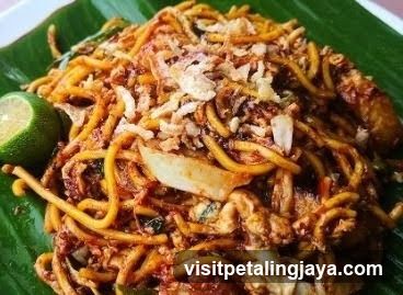 Nasi Goreng on Banana Leaf