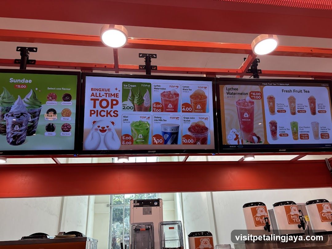 BingXue and Fresh Fruit Tea Menu Display