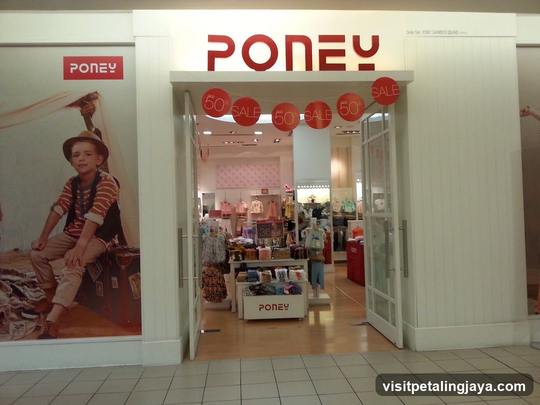 Poney Store Entrance